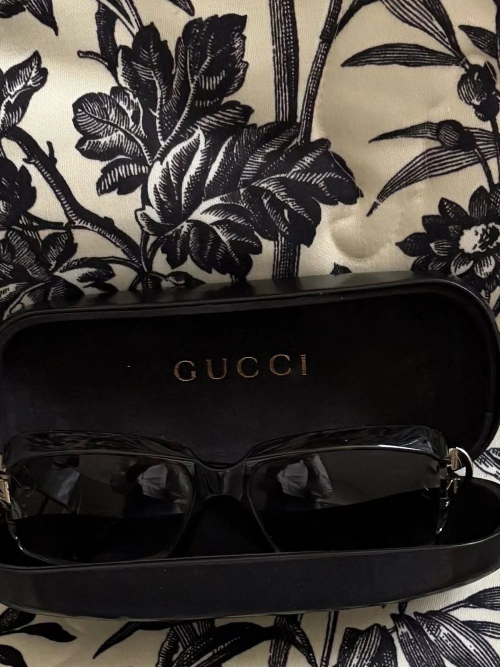 Gucci interlocking Gs tortoise shell sunglasses